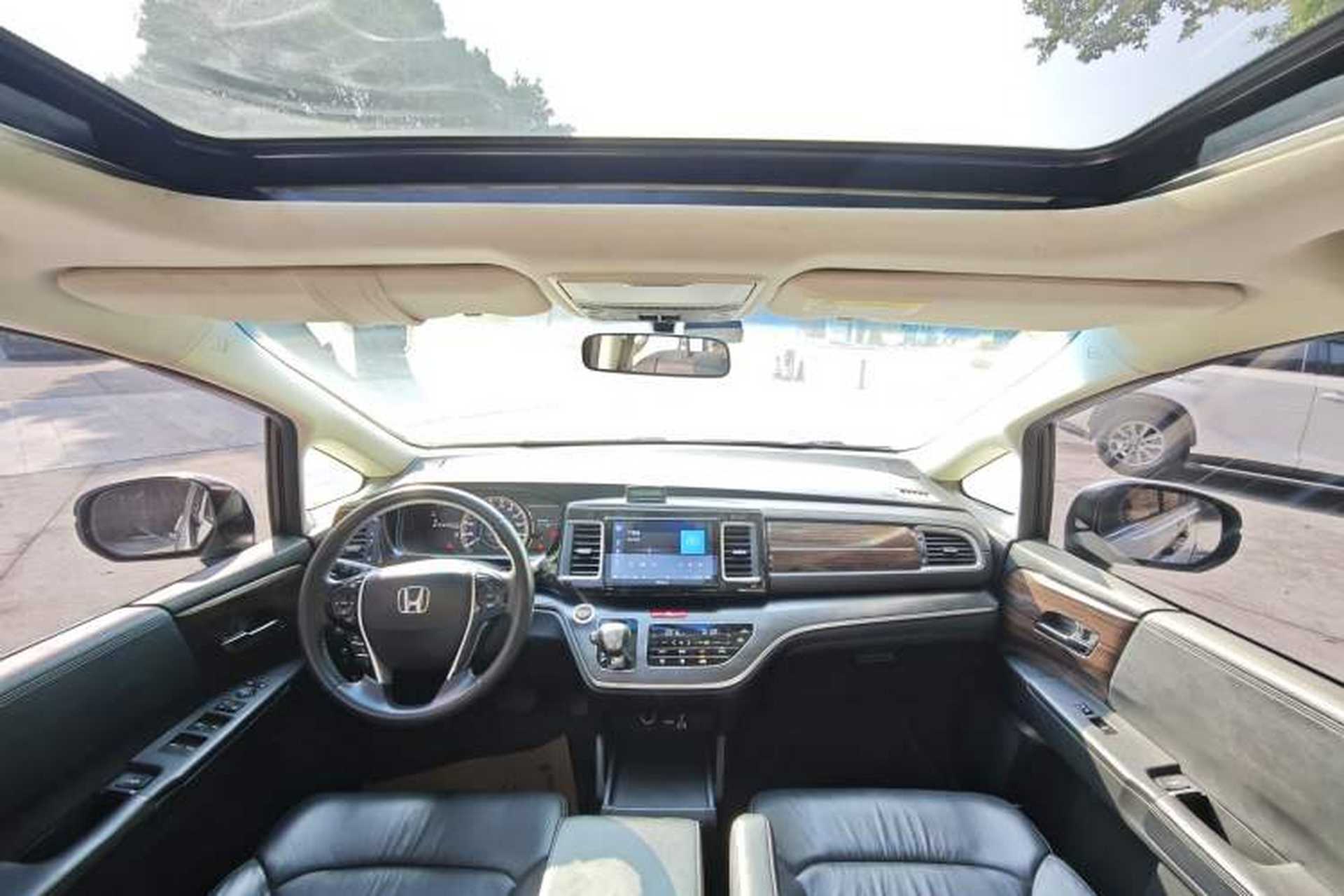 Used Honda Elysion 2016 2.4L Style Edition Interior 3