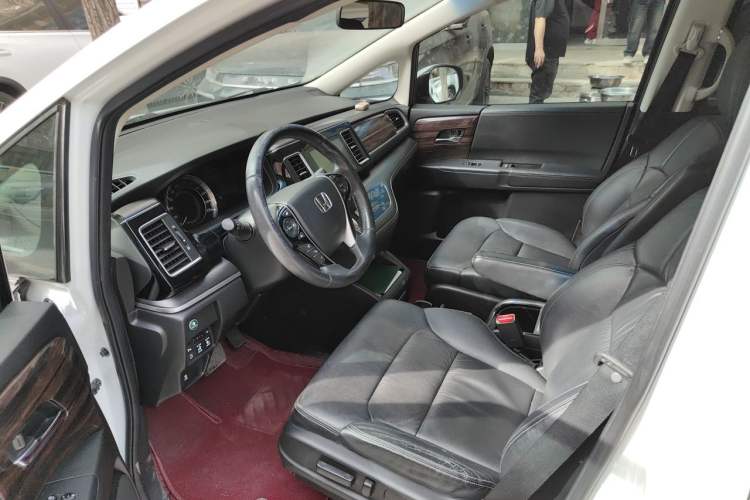Used Honda Elysion 2016 2.4L Style Edition Interior 3