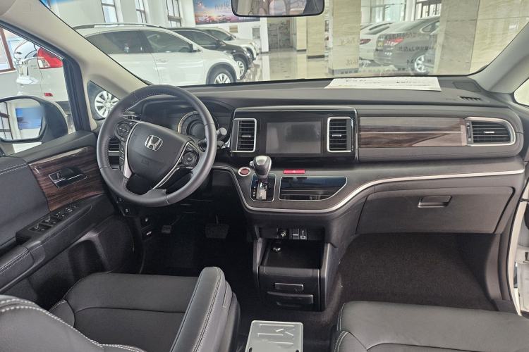 Used Honda Elysion 2016 2.4L Comfort Edition Interior 3