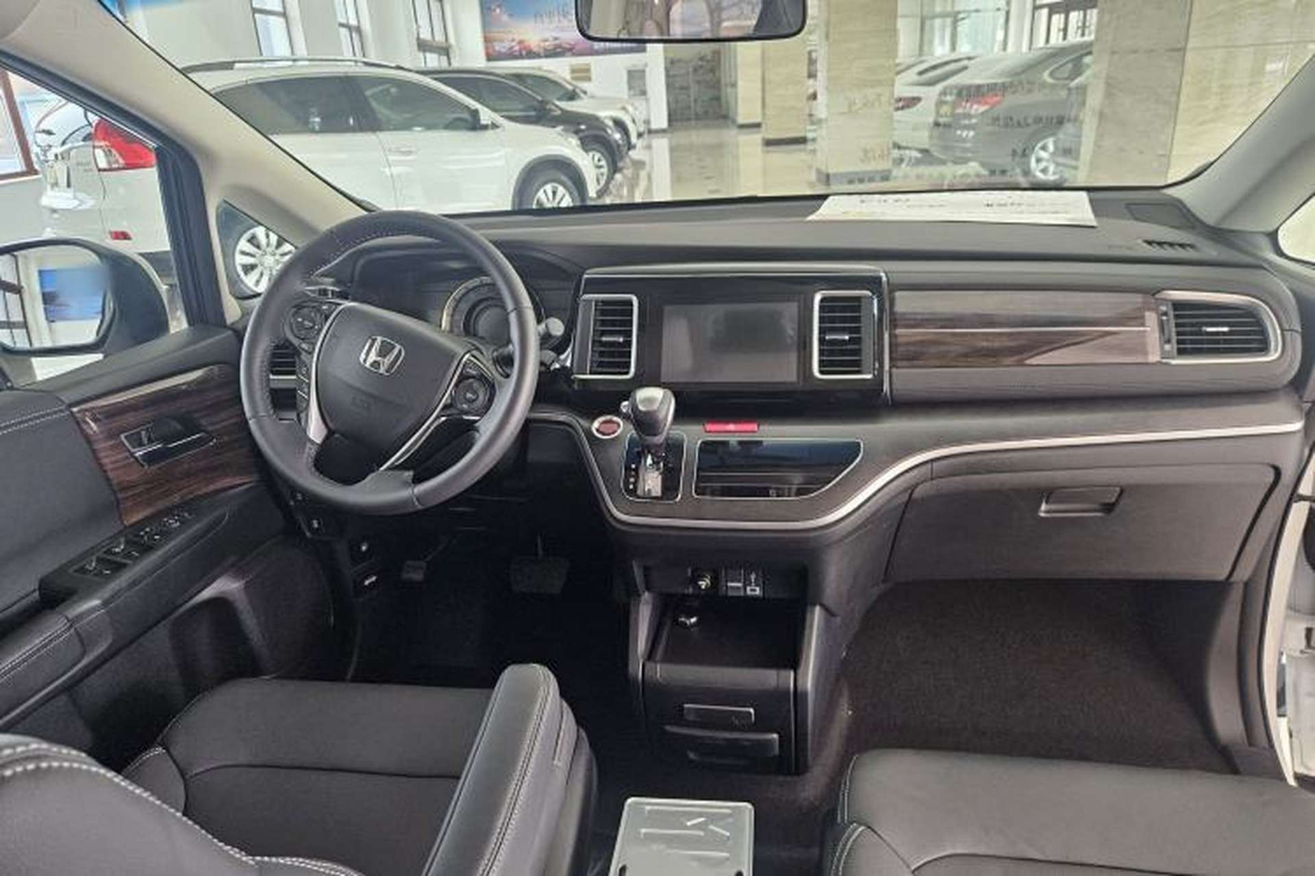 Used Honda Elysion 2016 2.4L Comfort Edition Interior 3