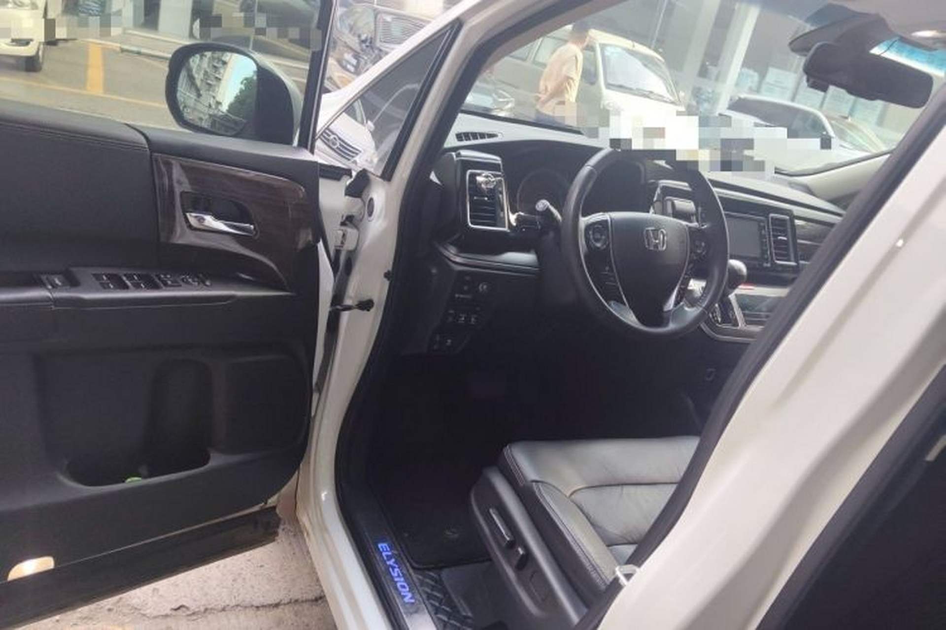 Used Honda Elysion 2016 2.4L Supreme Edition Interior 3