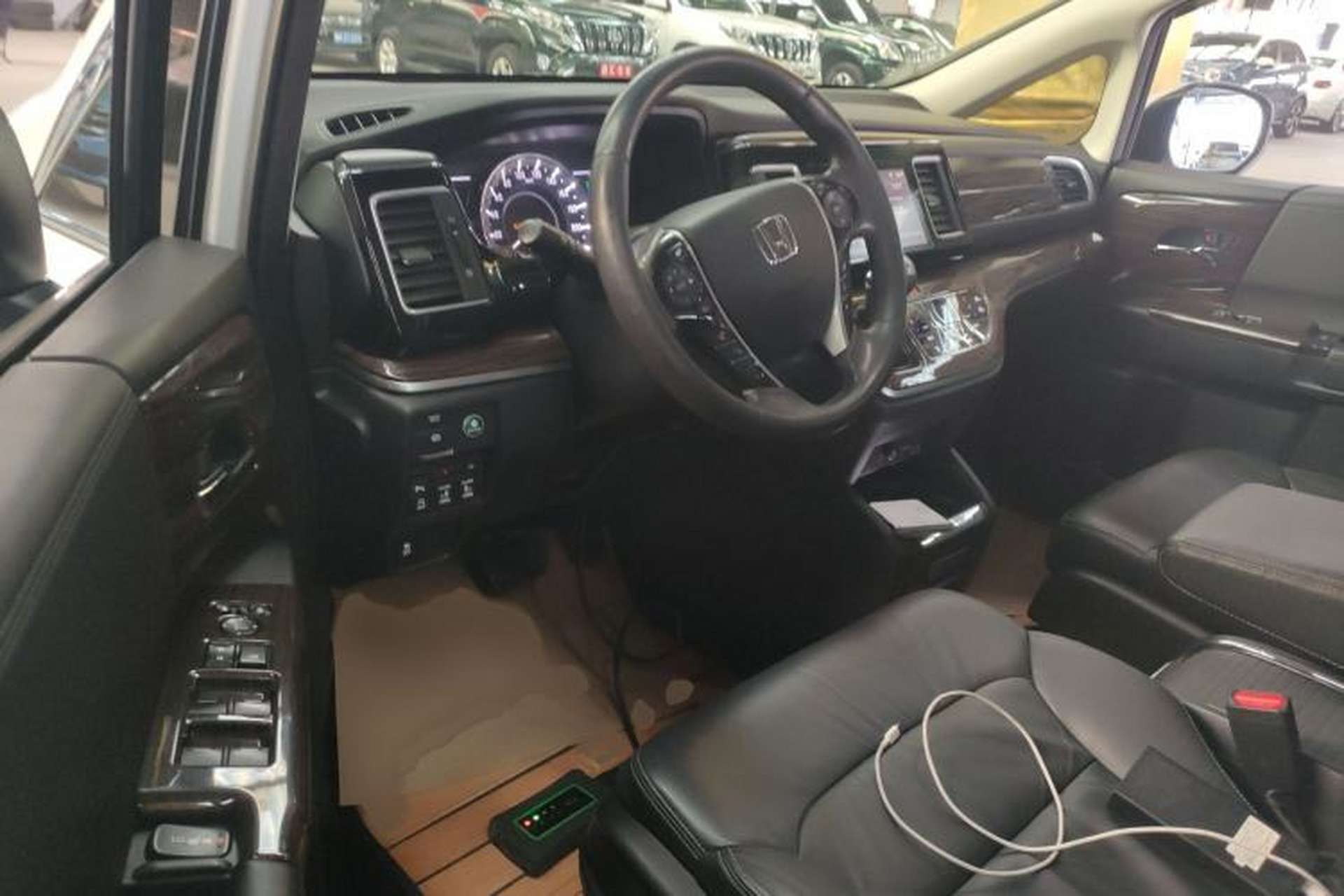 Used Honda Elysion 2016 2.4L Luxury Edition Interior 3