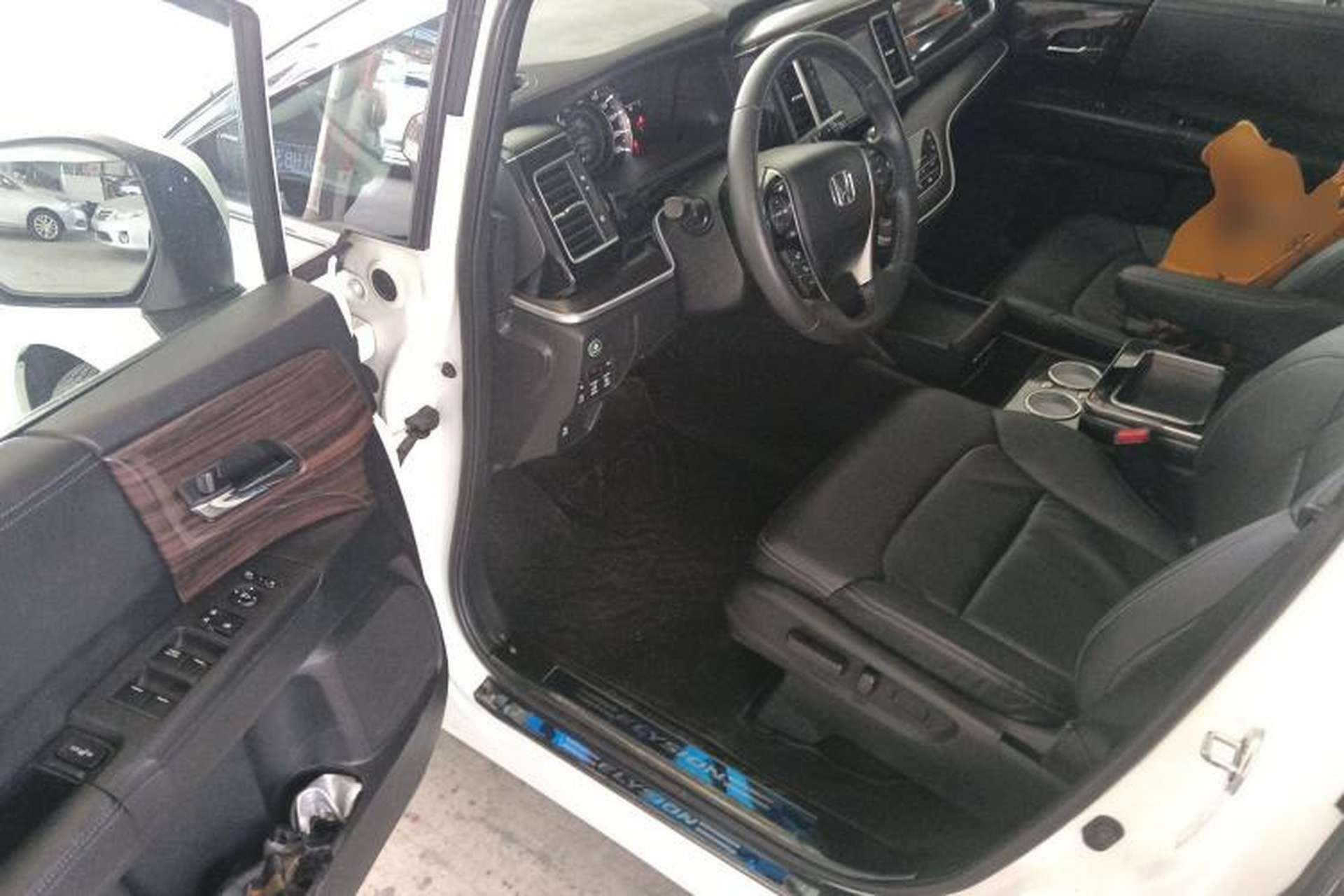 Used Honda Elysion 2016 2.4L Style Edition Interior 3