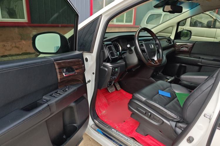 Used Honda Elysion 2016 2.4L Supreme Edition Interior 3