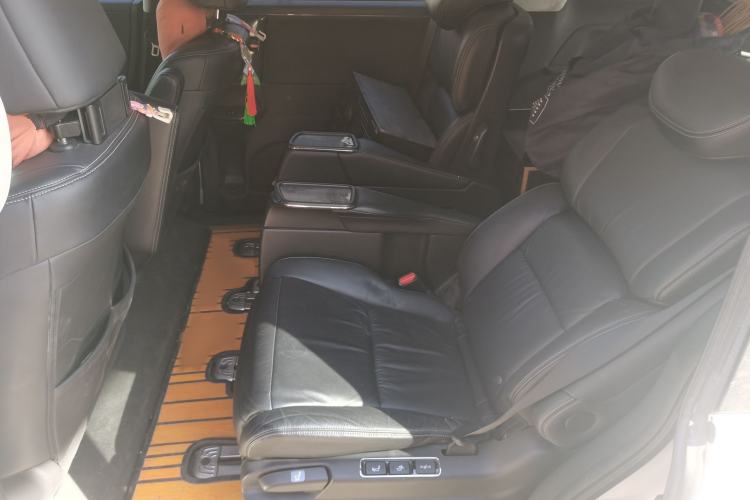 Used Honda Elysion 2016 2.4L Supreme Edition Interior 4