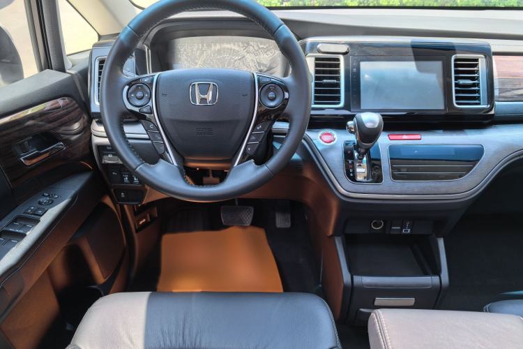 Used Honda Elysion 2016 2.4L Luxury Edition Interior 4