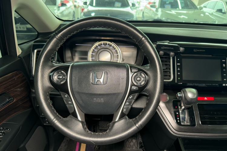 Used Honda Elysion 2016 2.4L Supreme Edition Interior 4