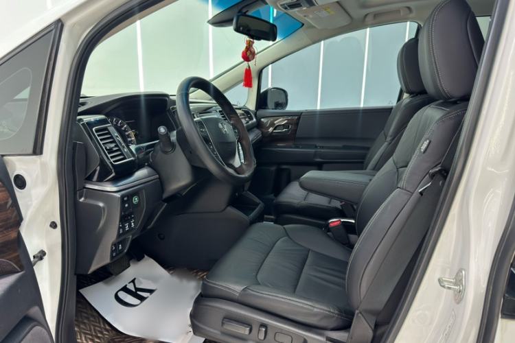 Used Honda Elysion 2016 2.4L Supreme Edition Interior 4