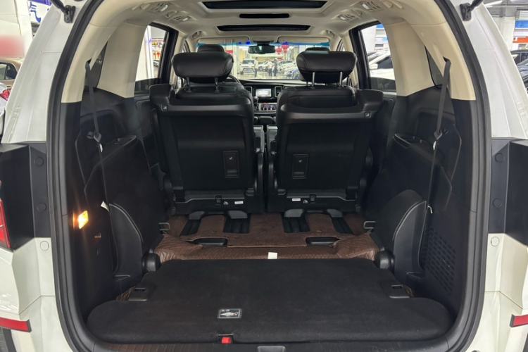 Used Honda Elysion 2016 2.4L Supreme Edition Interior 4