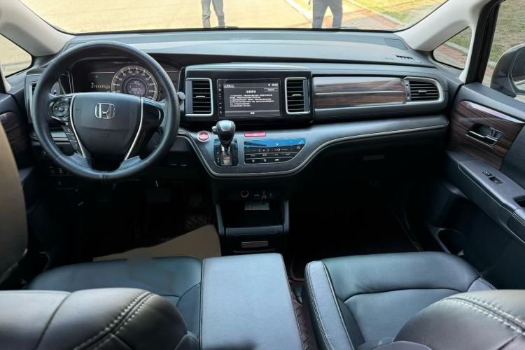 Used Honda Elysion 2016 2.4L Classic Edition Interior 4