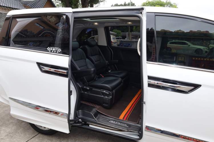 Used Honda Elysion 2016 2.4L Style Edition Interior 4