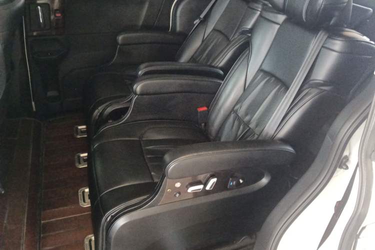 Used Honda Elysion 2016 2.4L Style Edition Interior 4