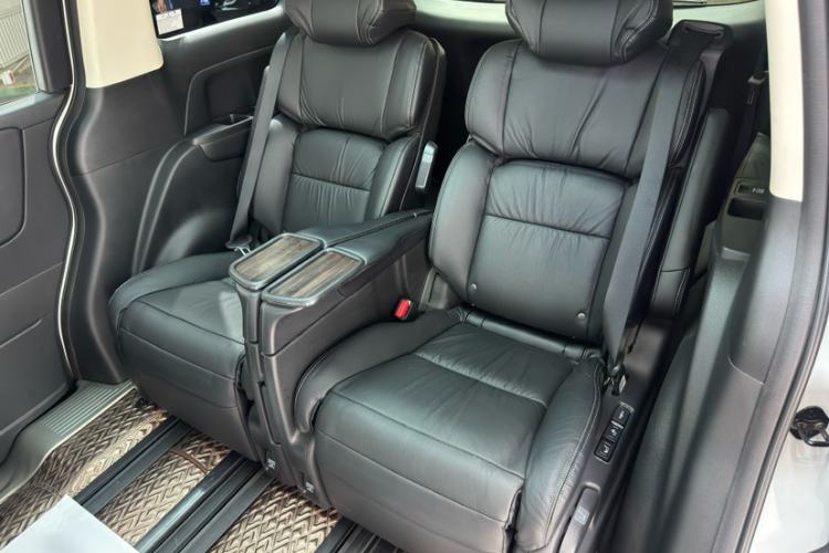 Used Honda Elysion 2016 2.4L Supreme Edition Interior 6