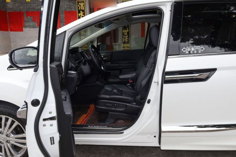 Used Honda Elysion 2016 2.4L Style Edition Interior 6