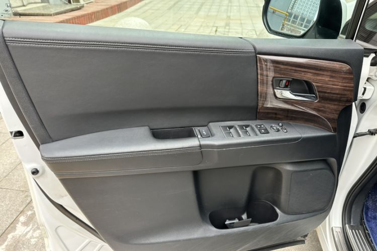 Used Honda Elysion 2016 2.4L Supreme Edition Interior 7