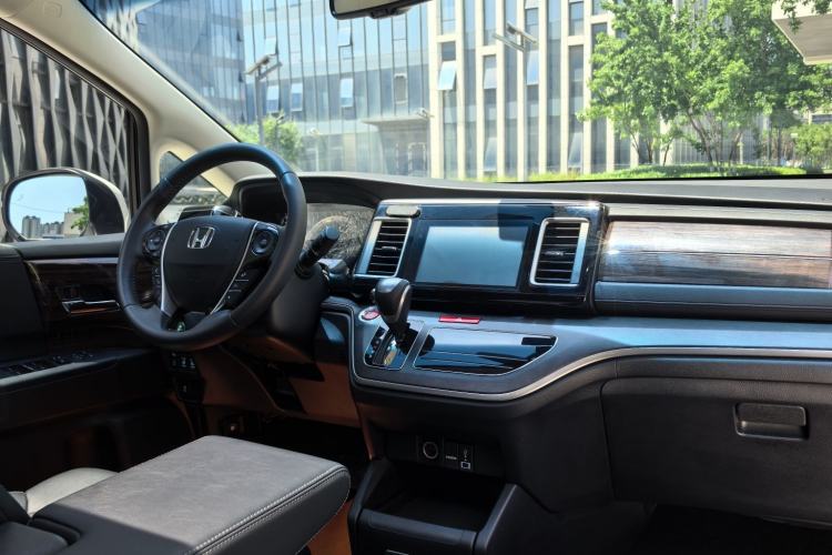 Used Honda Elysion 2016 2.4L Luxury Edition Interior 8