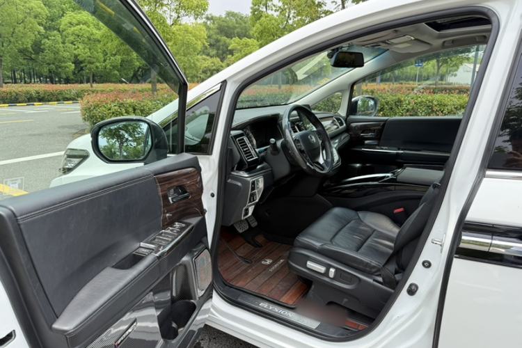 Used Honda Elysion 2016 2.4L Luxury Edition Interior 8