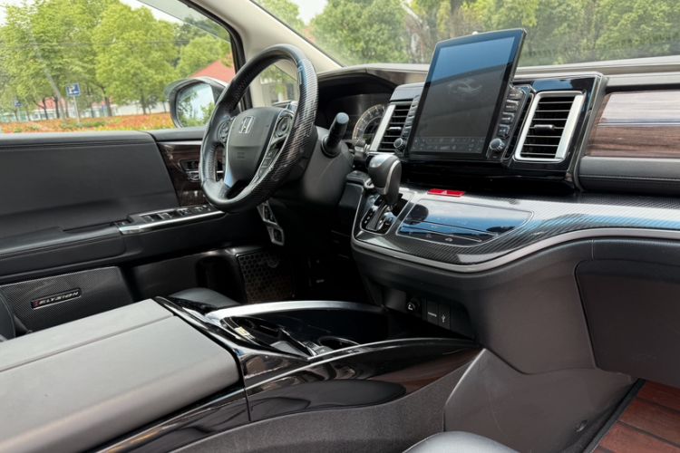 Used Honda Elysion 2016 2.4L Luxury Edition Interior 8