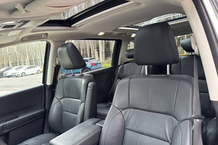 Used Honda Elysion 2016 2.4L Supreme Edition Interior 8