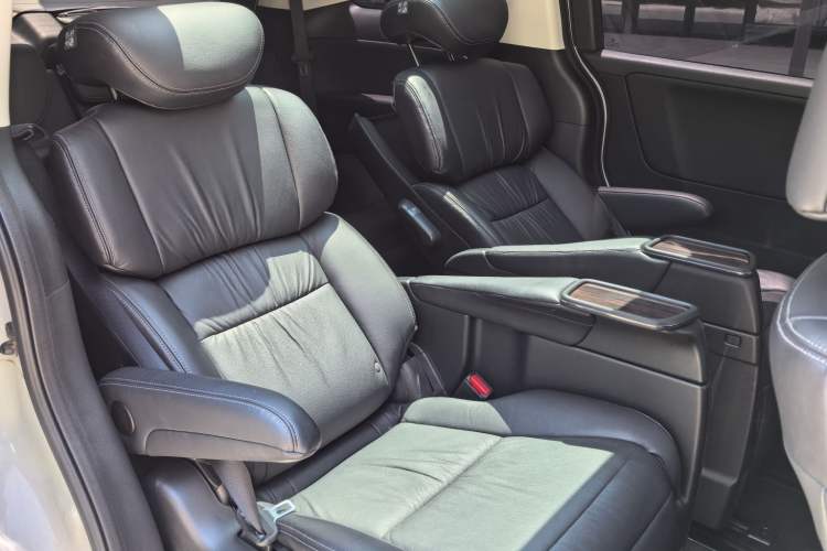 Used Honda Elysion 2016 2.4L Luxury Edition Interior 9