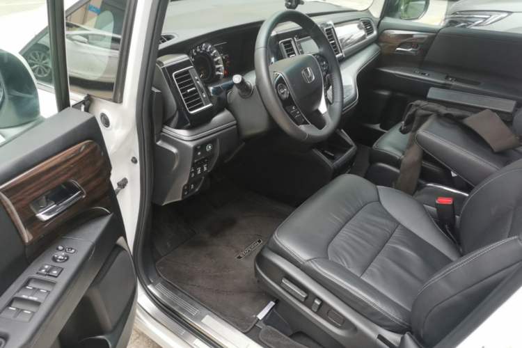 Used Honda Elysion 2016 2.4L Supreme Edition Left Front Seat