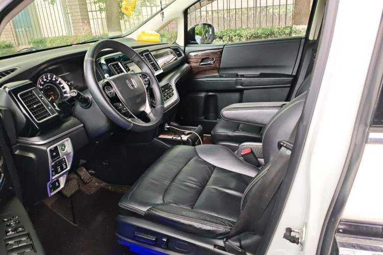 Used Honda Elysion 2016 2.4L Supreme Edition Left Front Seat