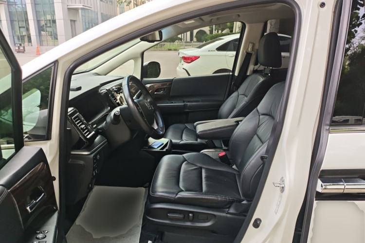 Used Honda Elysion 2016 2.4L Supreme Edition Left Front Seat