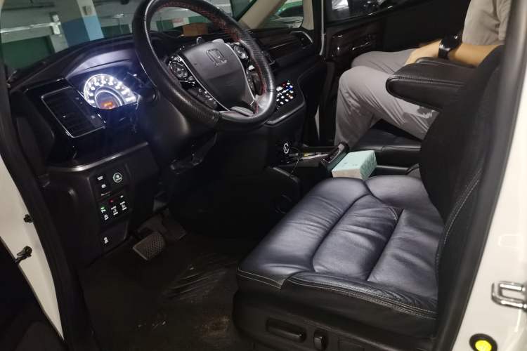 Used Honda Elysion 2016 2.4L Luxury Edition Left Front Seat