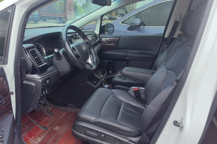 Used Honda Elysion 2016 2.4L Supreme Edition Left Front Seat