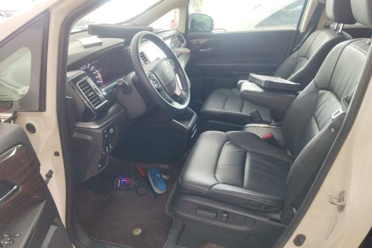 Used Honda Elysion 2016 2.4L Luxury Edition Left Front Seat