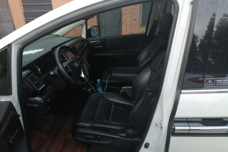 Used Honda Elysion 2016 2.4L Supreme Edition Left Front Seat