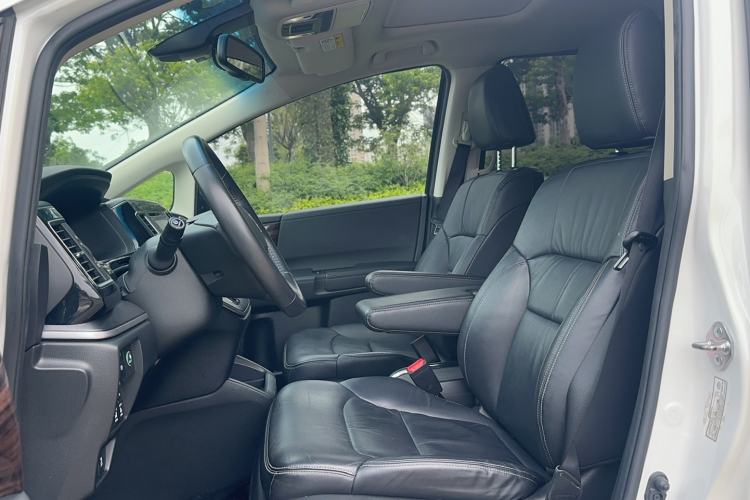 Used Honda Elysion 2016 2.4L Supreme Edition Left Front Seat