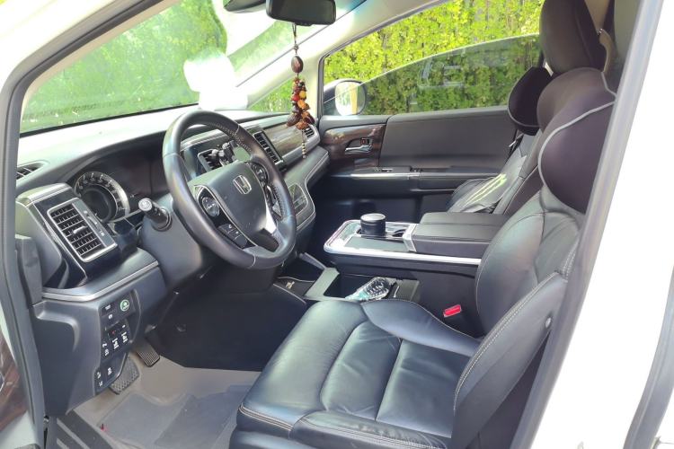 Used Honda Elysion 2016 2.4L Supreme Edition Left Front Seat