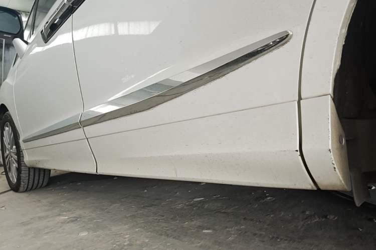 Used Honda Elysion 2016 2.4L Supreme Edition Left Side Sill
