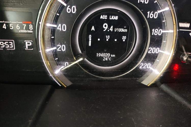 Used Honda Elysion 2016 2.4L Supreme Edition Odometer Close Up