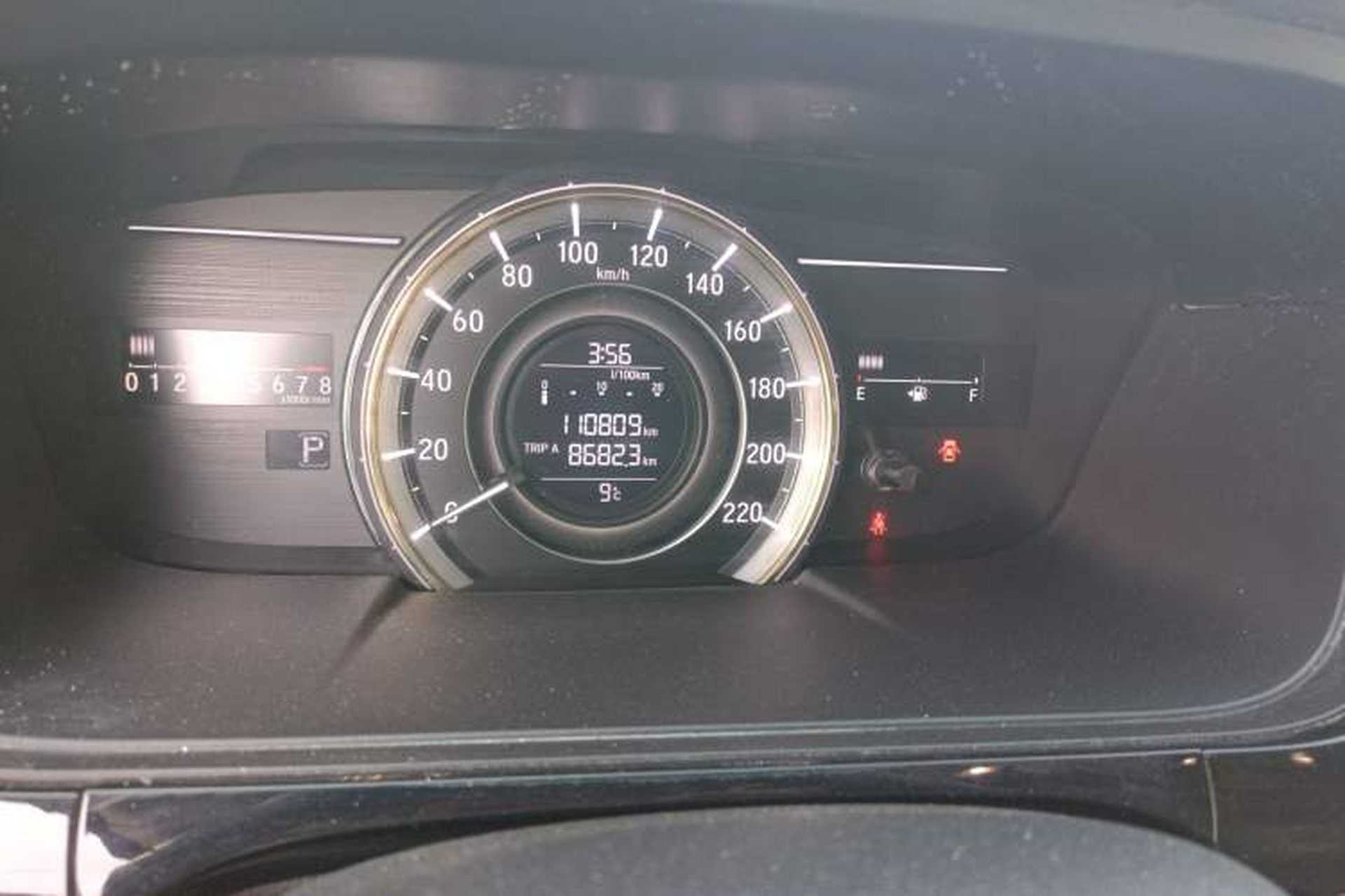 Used Honda Elysion 2016 2.4L Classic Edition Odometer Close Up