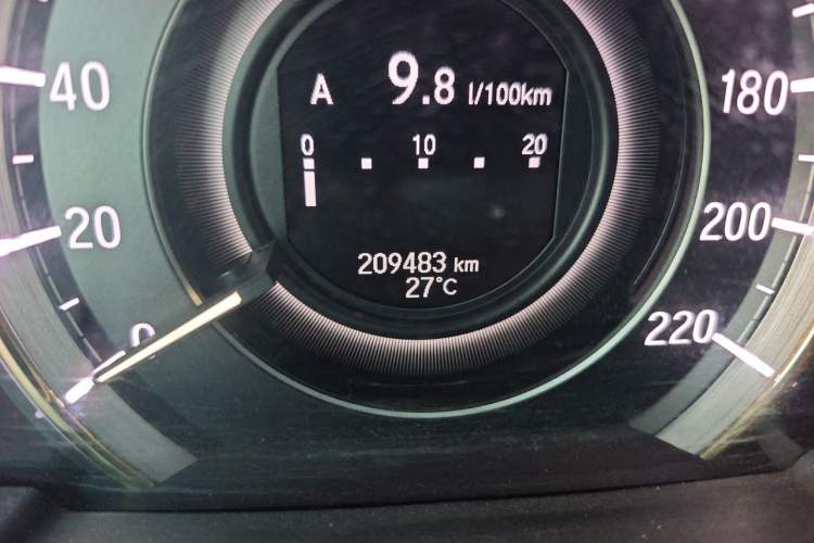 Used Honda Elysion 2016 2.4L Supreme Edition Odometer Close Up