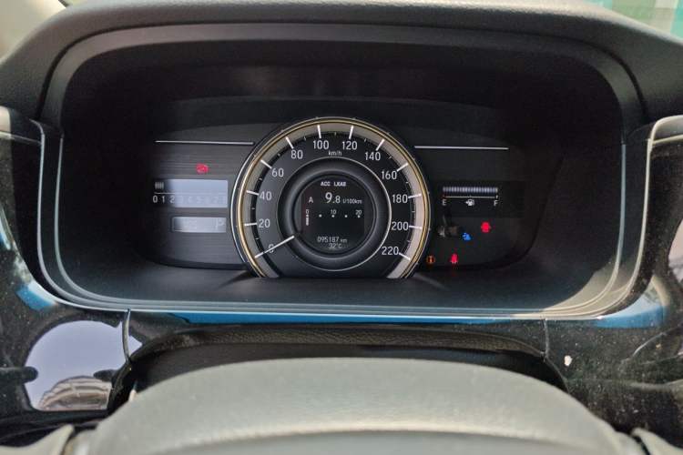 Used Honda Elysion 2016 2.4L Supreme Edition Odometer Close Up