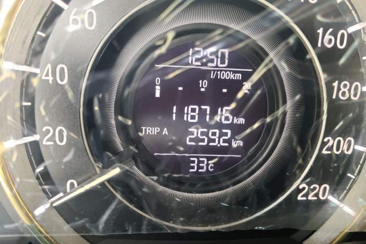 Used Honda Elysion 2016 2.4L Classic Edition Odometer Close Up