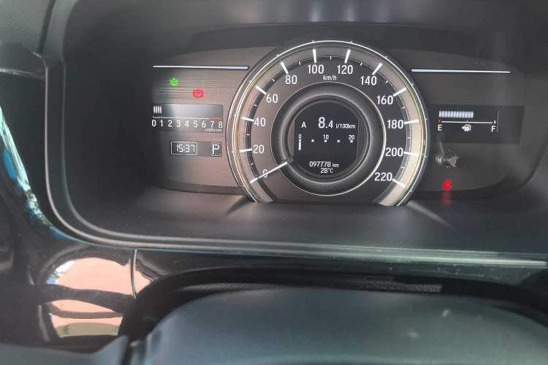 Used Honda Elysion 2016 2.4L Luxury Edition Odometer Close Up