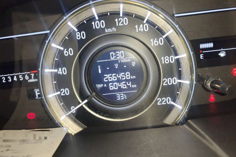 Used Honda Elysion 2016 2.4L Style Edition Odometer Close Up