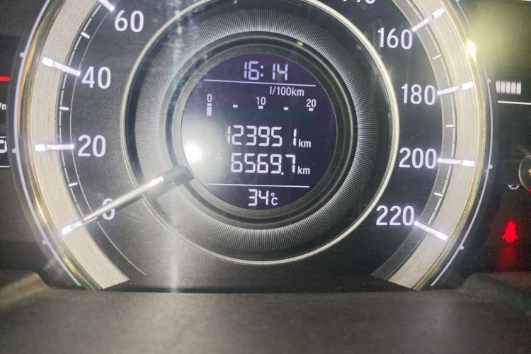 Used Honda Elysion 2016 2.4L Classic Edition Odometer Close Up