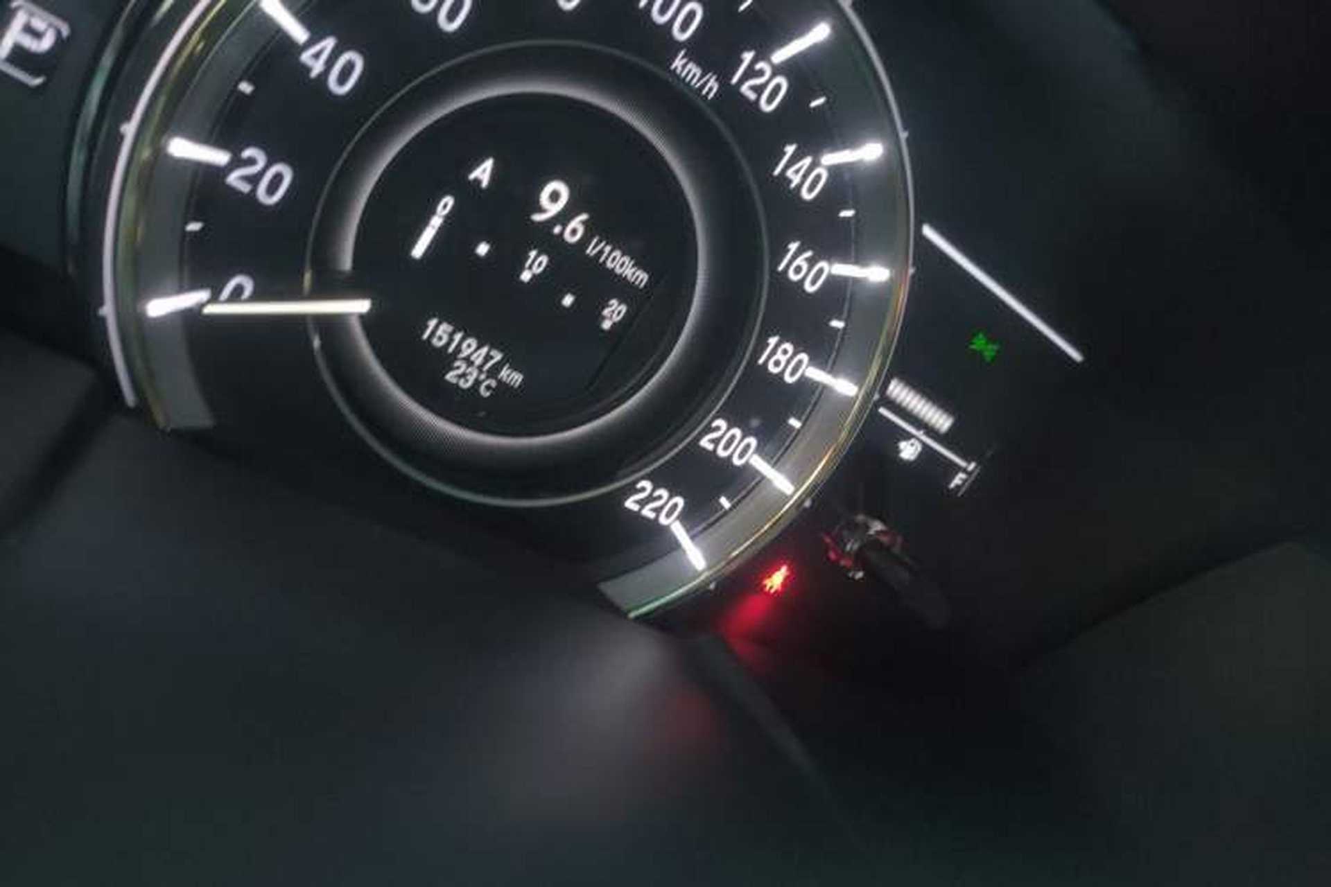 Used Honda Elysion 2016 2.4L Luxury Edition Odometer Close Up