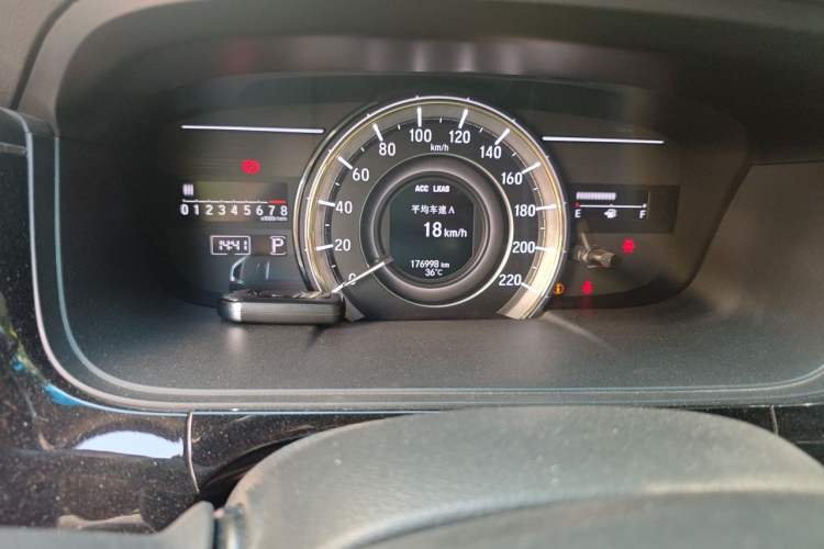 Used Honda Elysion 2016 2.4L Supreme Edition Odometer Close Up