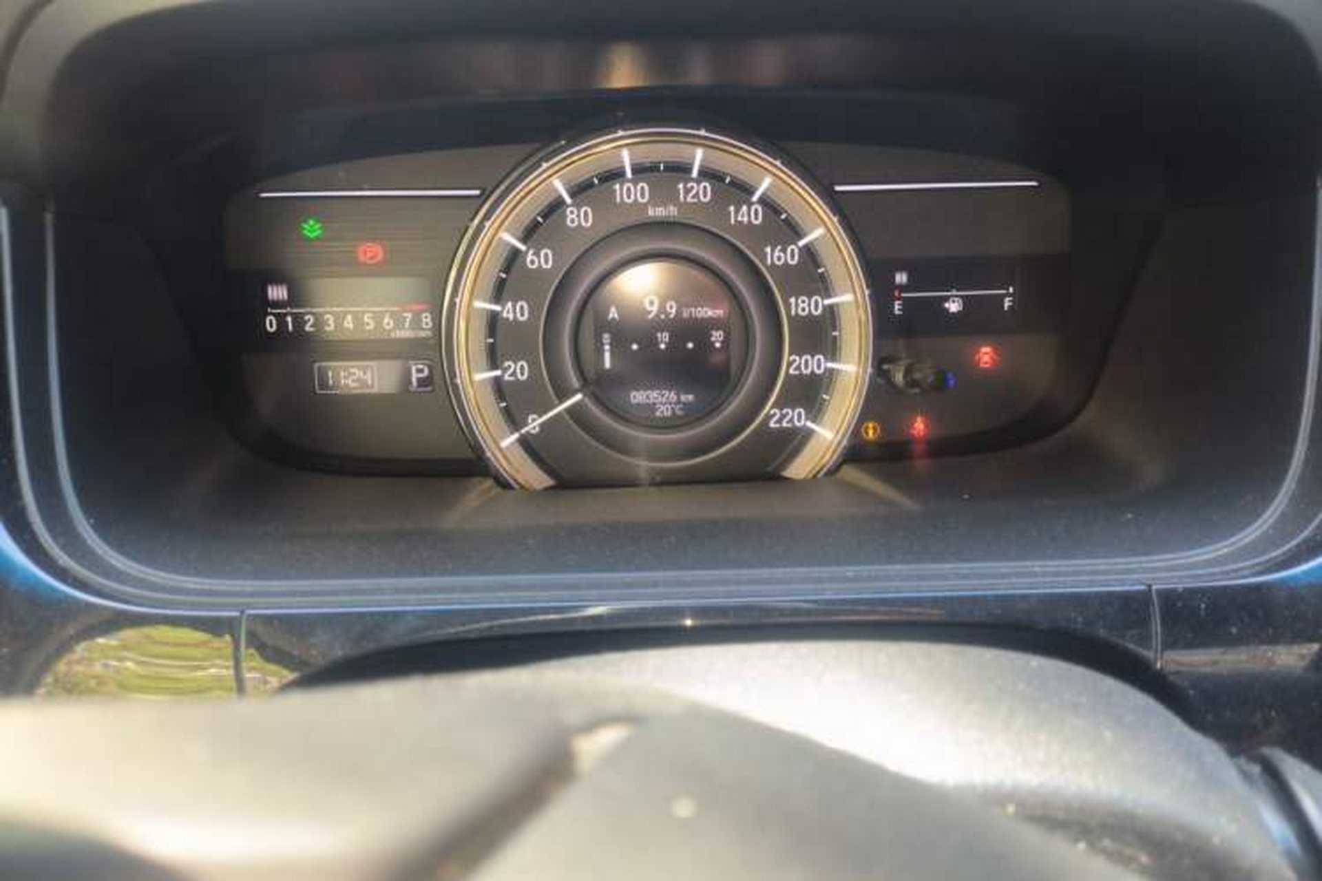 Used Honda Elysion 2016 2.4L Supreme Edition Odometer Close Up