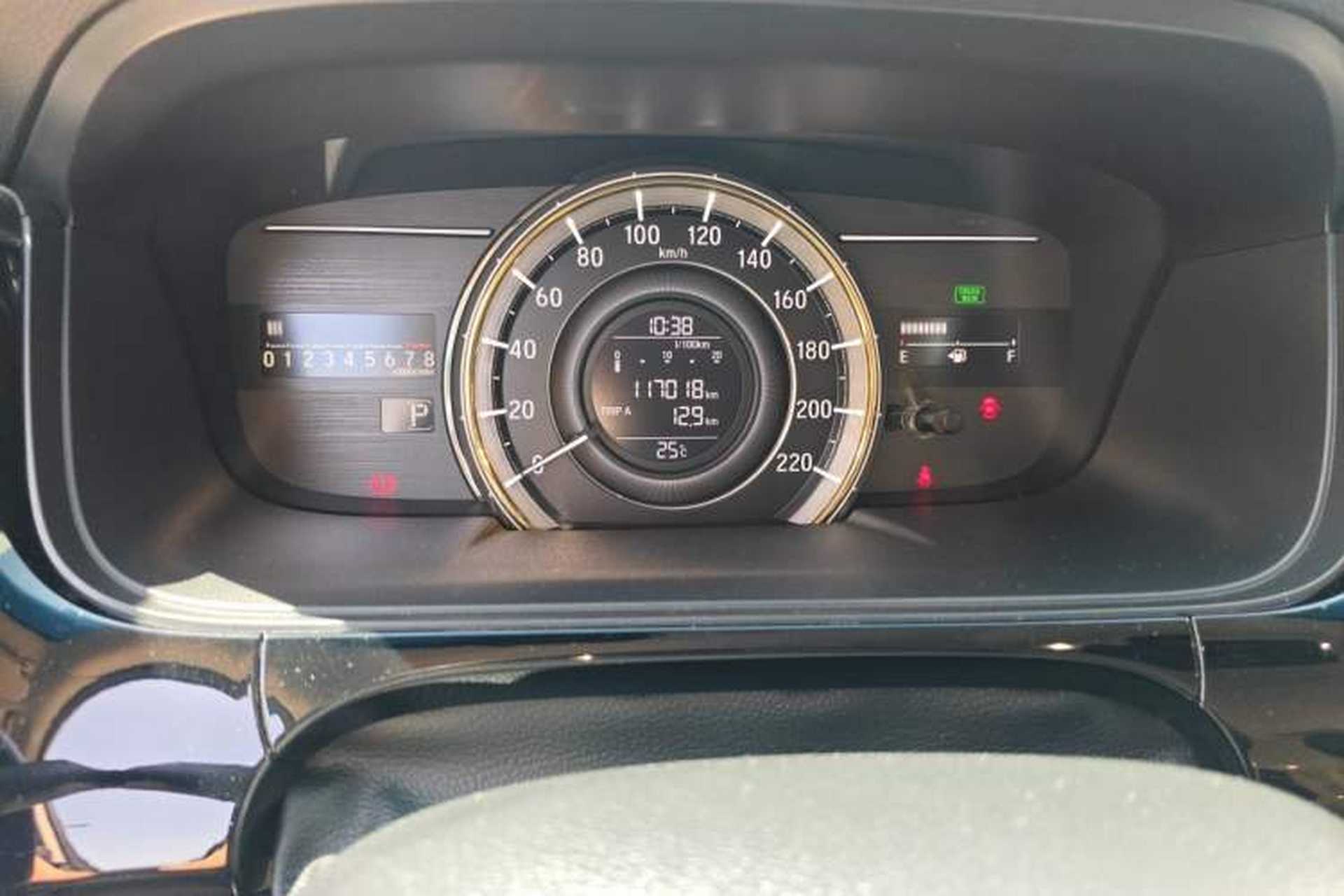 Used Honda Elysion 2016 2.4L Style Edition Odometer Close Up