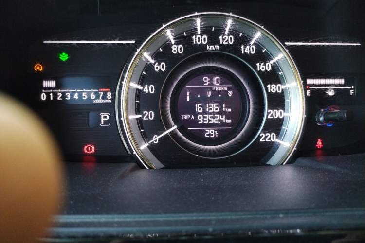 Used Honda Elysion 2016 2.4L Classic Edition Odometer Close Up