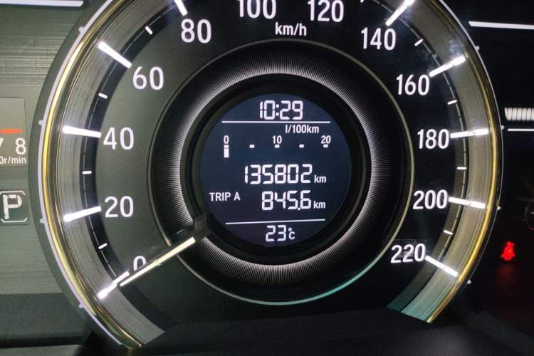 Used Honda Elysion 2016 2.4L Style Edition Odometer Close Up