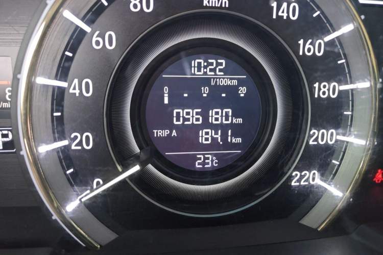 Used Honda Elysion 2016 2.4L Comfort Edition Odometer Close Up