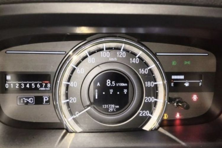 Used Honda Elysion 2016 2.4L Supreme Edition Odometer Close Up